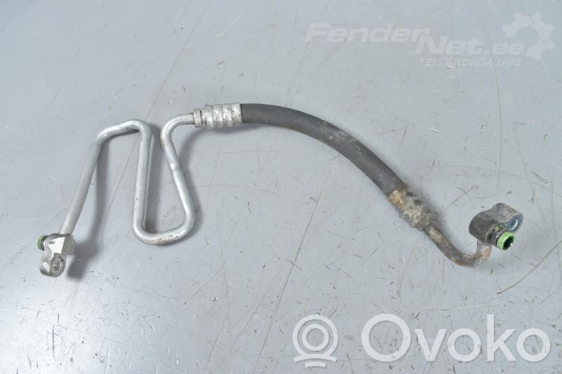 BMW 5 E39 Ilmastointilaitteen putki (A/C) 
