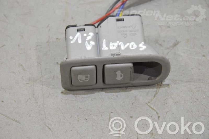 Hyundai Sonata Interruptor de apertura del depósito de combustible 