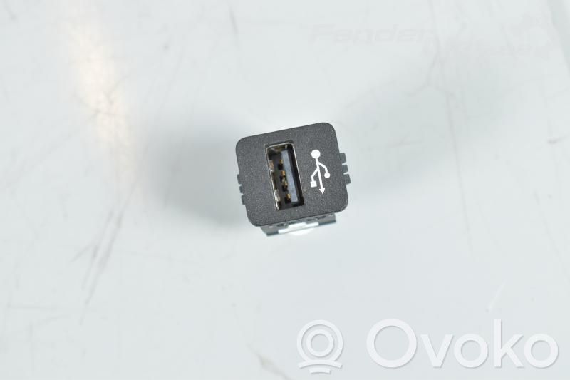 BMW 5 G30 G31 G38 USB control unit 