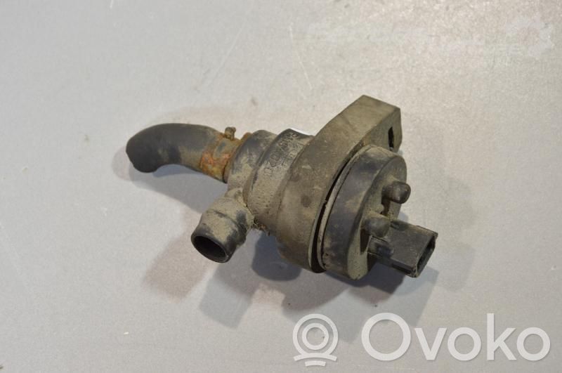 Vacuum valve   4670477
