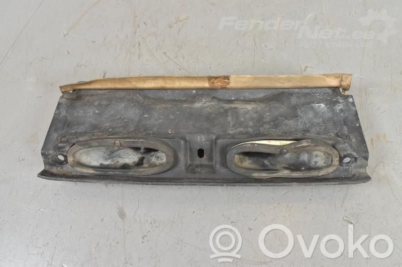 BMW 3 E90 E91 Konepellin lukituksen muotolista 
