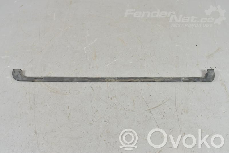 Radiator mount bracket   30671117