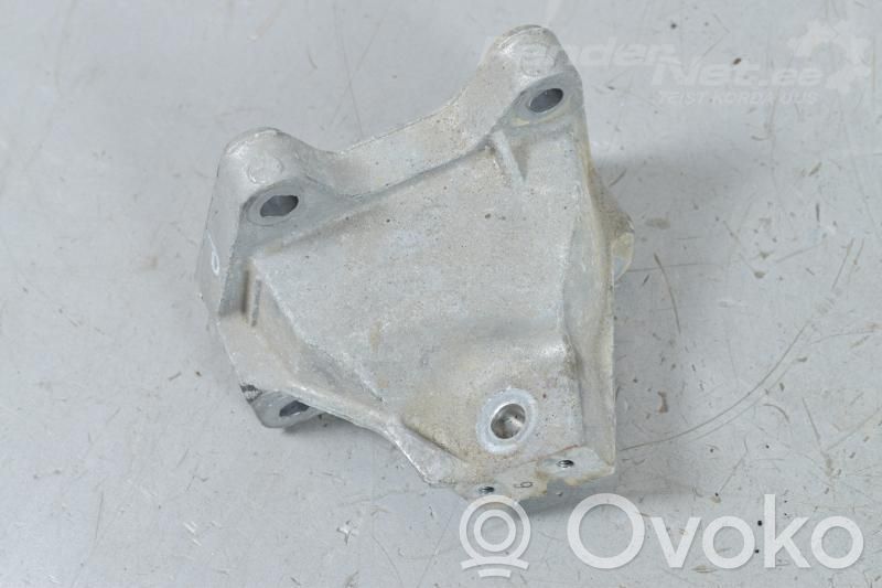 Engine mounting bracket   68275988AA