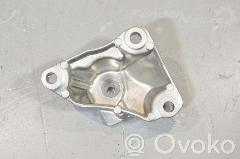Volkswagen Amarok Engine mounting bracket 