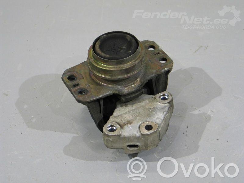 Peugeot 307 Engine mounting bracket 