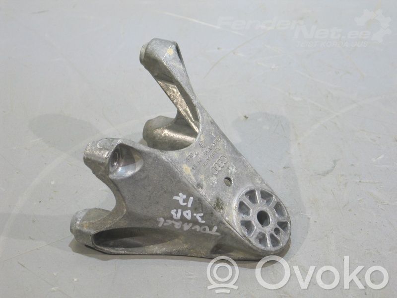 Volkswagen Touareg II Engine mounting bracket 