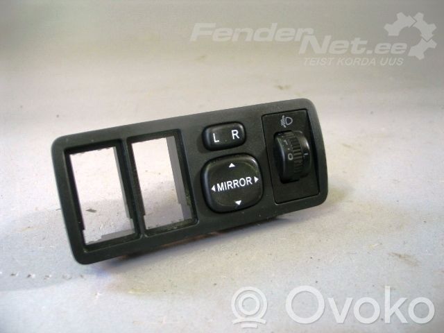 Toyota Avensis T250 Wing mirror switch 