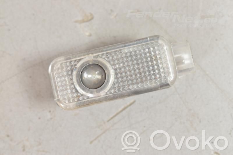Front door interior light   8D0947415