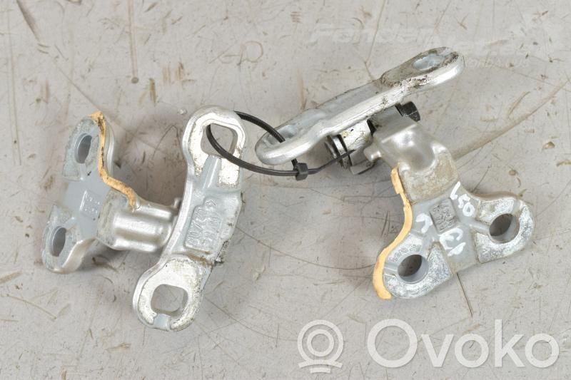 Volvo V50 Front door hinge set 