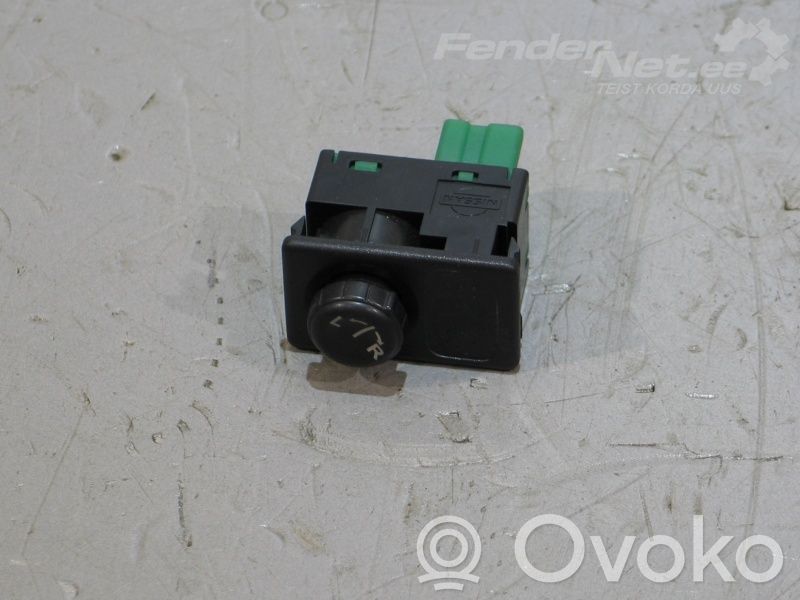Nissan Primera Interruptor del espejo lateral 