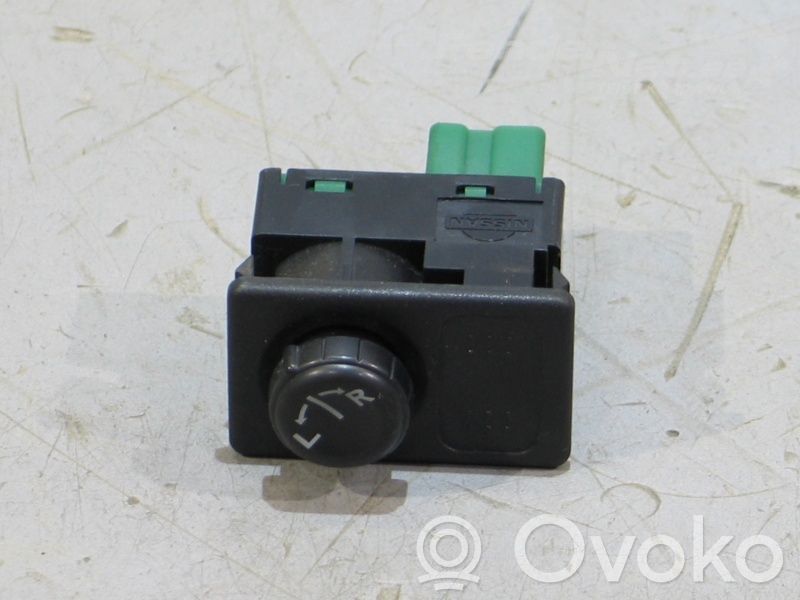 Interruptor del espejo lateral   255702Y015