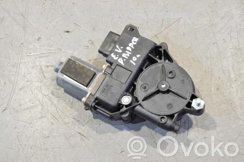Peugeot Bipper Motor del regulador de la ventanilla de la puerta delantera 