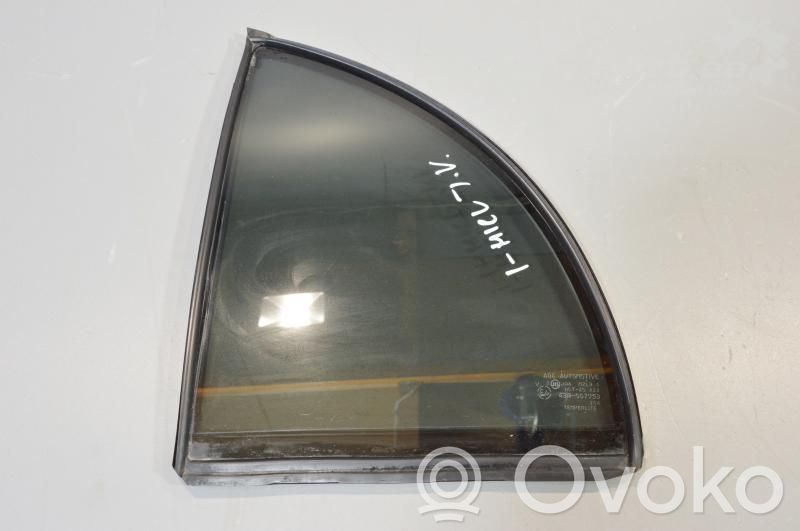 Ventanilla de ventilación de la puerta trasera   5740A095