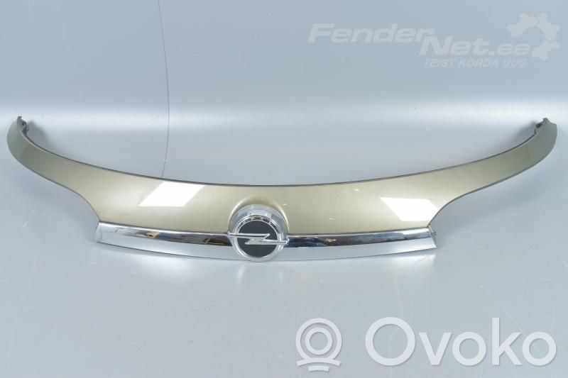 Opel Insignia A Tailgate trim 