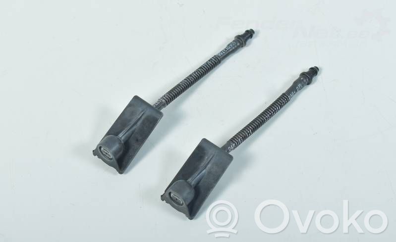 Ford Focus Windshield washer spray nozzle 