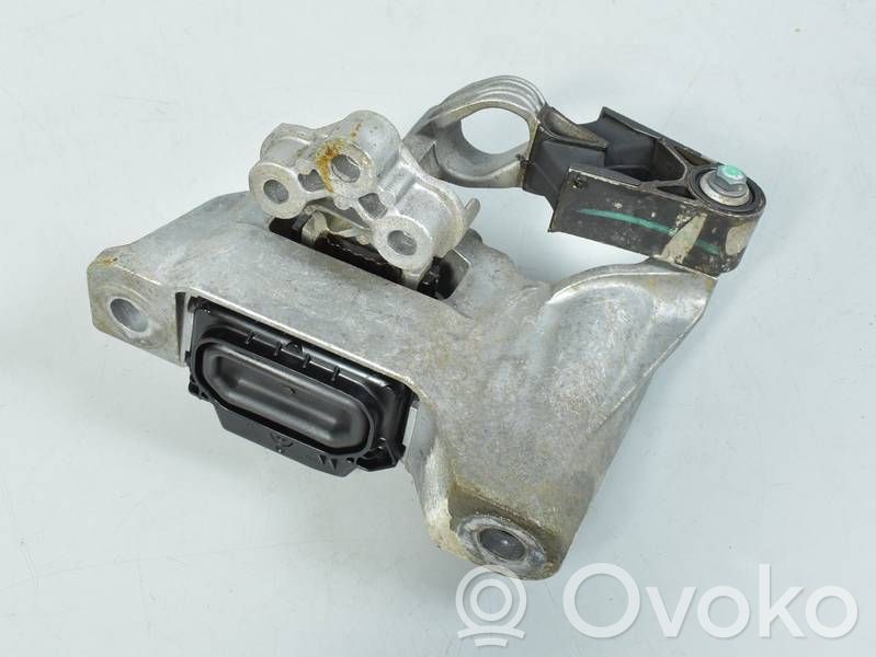 Ford Focus Engine mounting bracket 