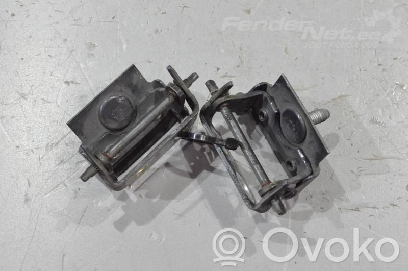Ford Fusion Tailgate/trunk/boot hinge 