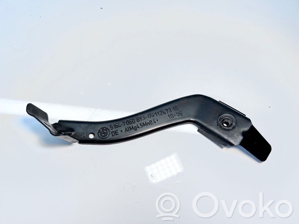 Fender mounting bracket   7060813,09112673