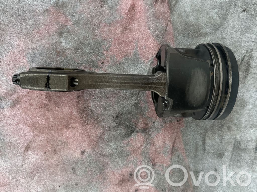 BMW X5 E70 Piston with connecting rod 