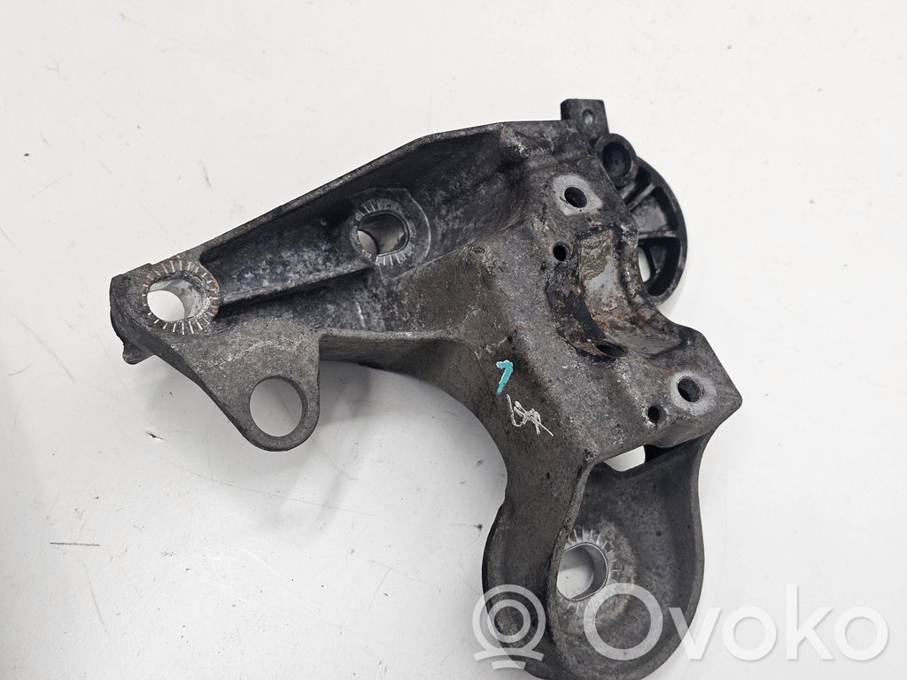Audi A4 S4 B7 8E 8H Engine mounting bracket 