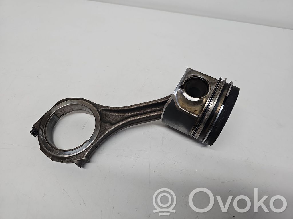 Audi Q7 4L Piston with connecting rod 