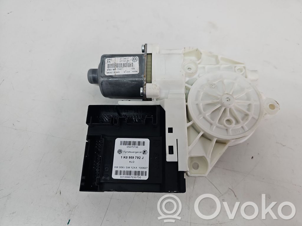 Volkswagen Tiguan Silnik regulatora szyby drzwi przednich 