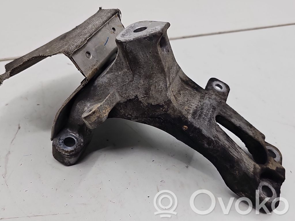 Audi A4 S4 B8 8K Engine mounting bracket 