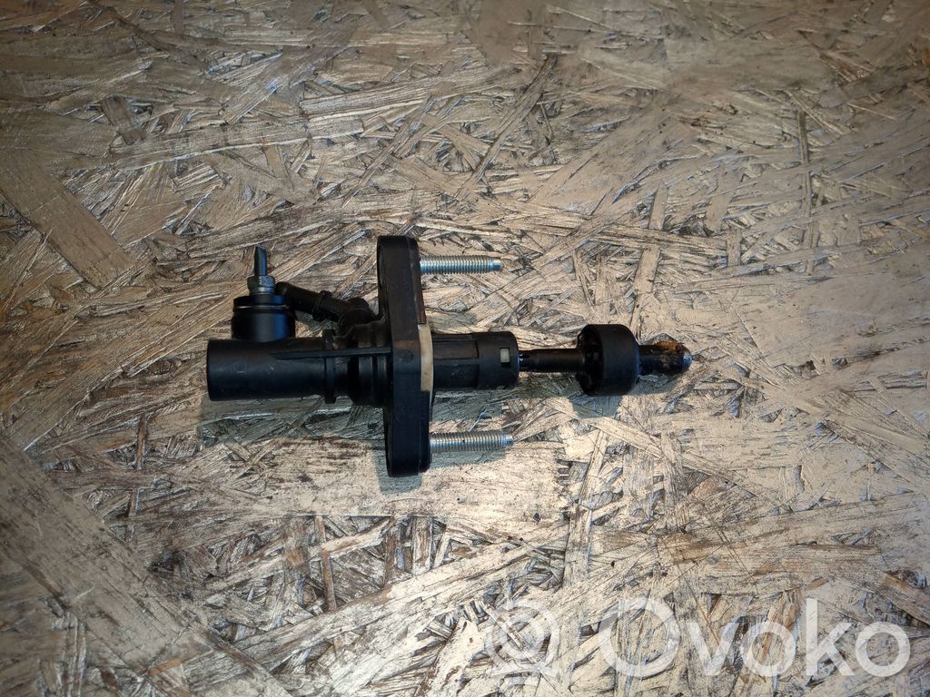 Toyota Yaris Główny cylinder sprzęgła 