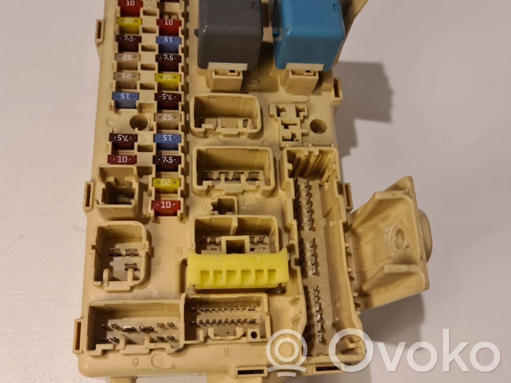 Toyota Avensis T250 Fuse module 