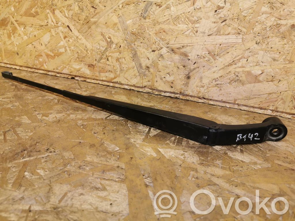 Toyota Hilux (AN10, AN20, AN30) Front wiper blade arm 