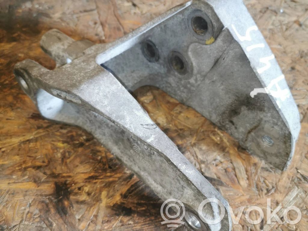 Engine mounting bracket   X00767
