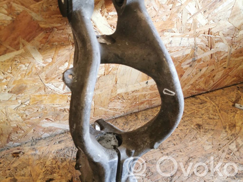 Opel Astra J Lower shock absorber bracket 