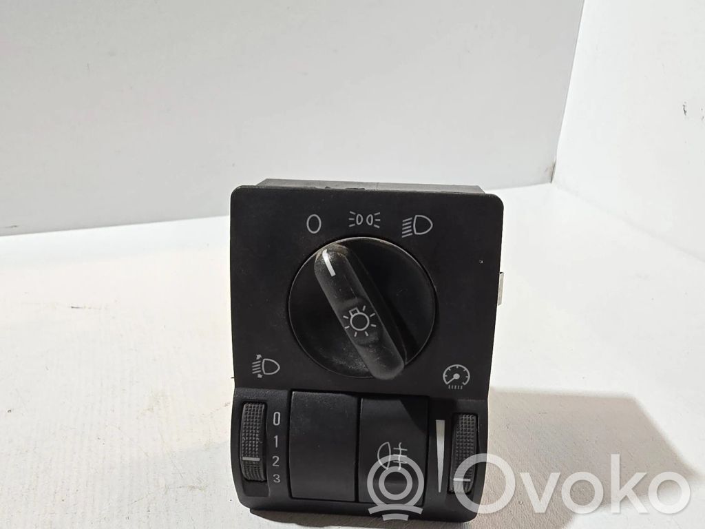 Light switch   9116612,0524119,2761