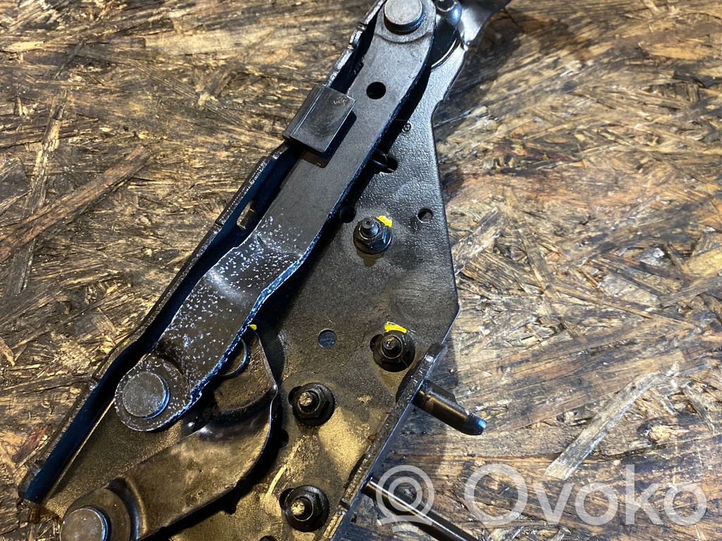 Tailgate/trunk/boot hinge   93162672