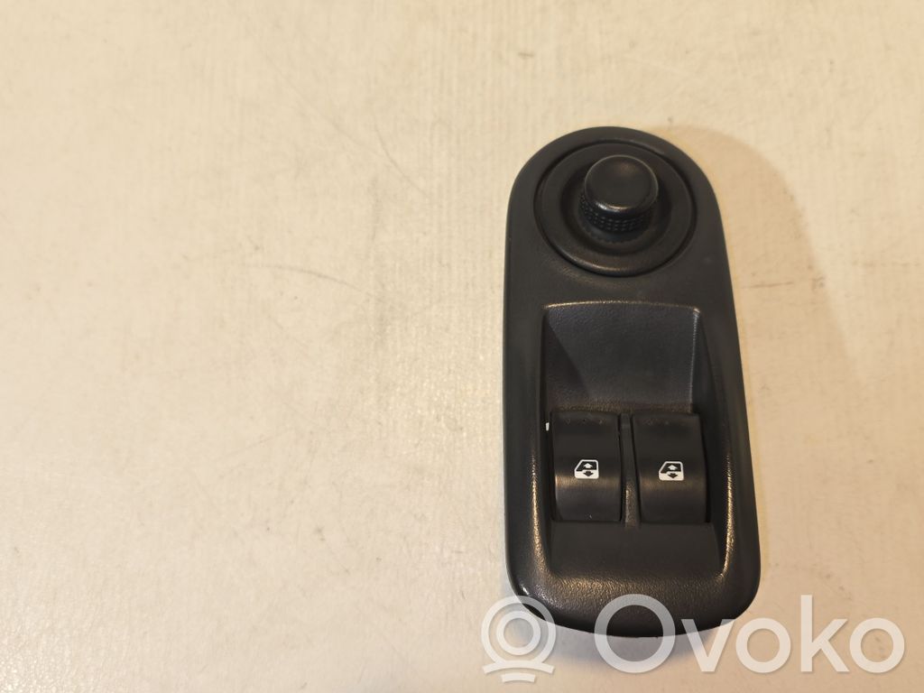 Opel Vivaro Electric window control switch 