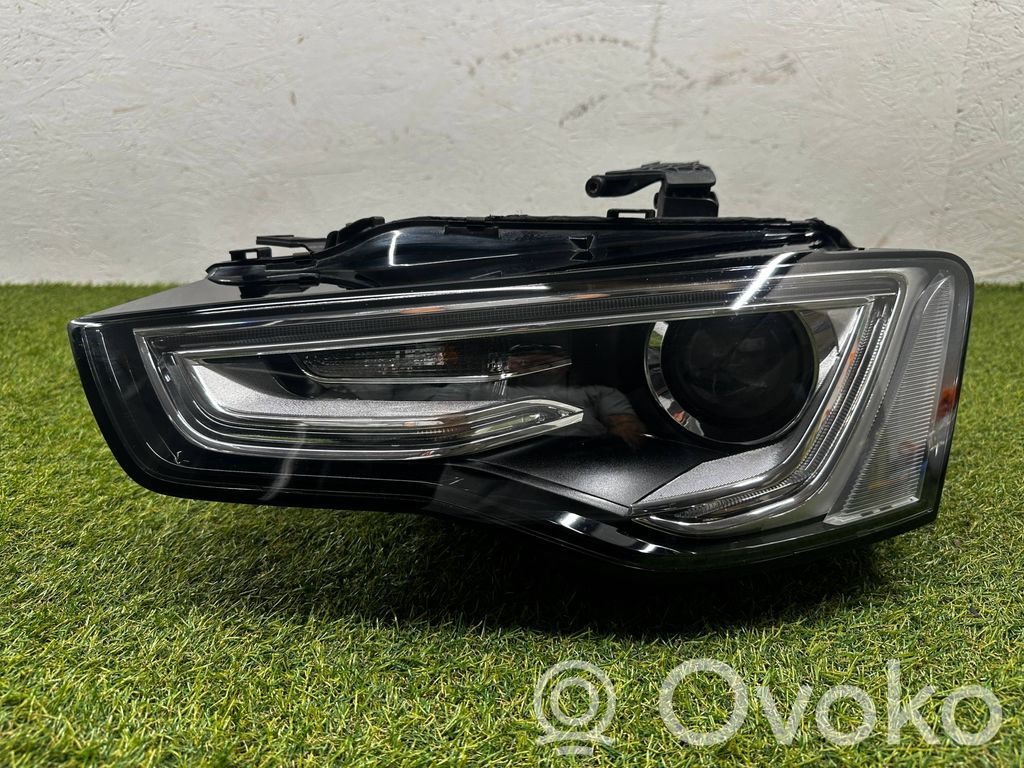 Audi A5 8T 8F Lampa przednia 