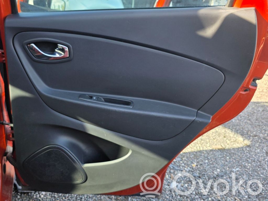 Renault Captur Takaoven verhoilu 