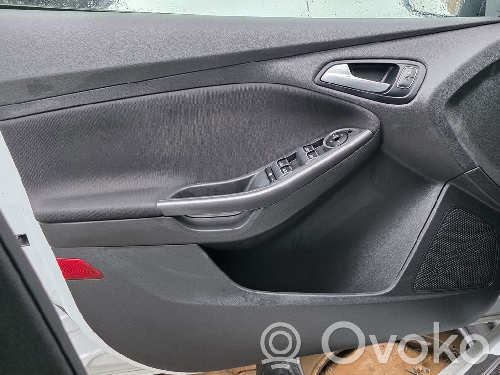Ford Focus Priekšējo durvju apdare 