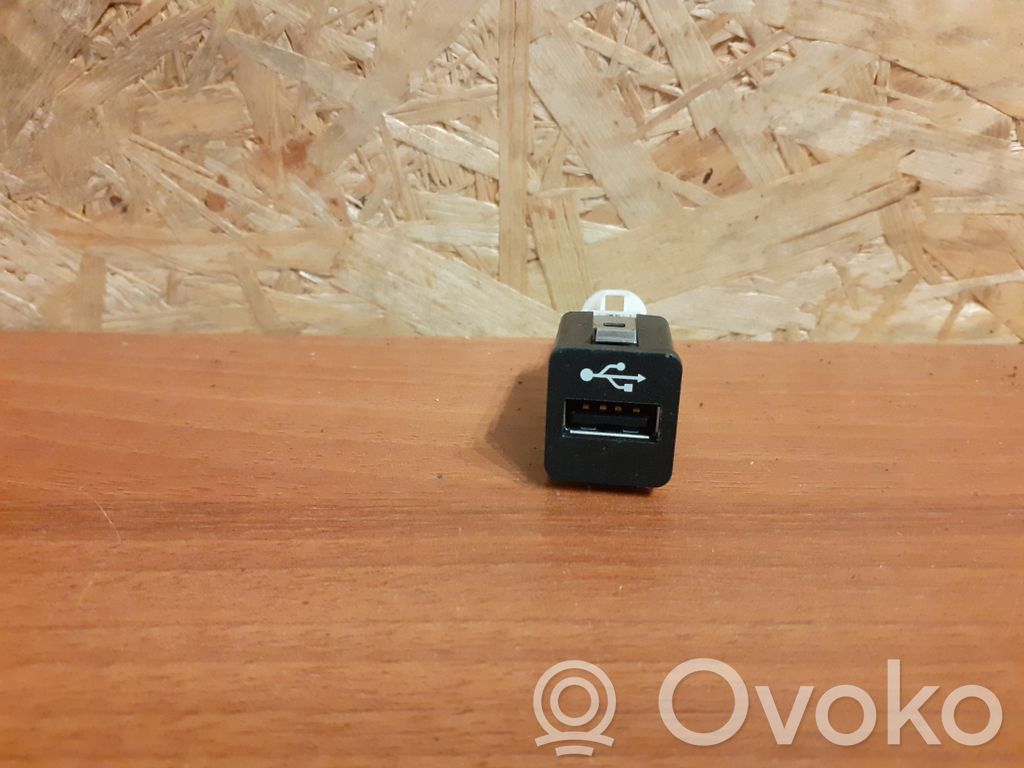 BMW 3 E90 E91 Enchufe conector USB 