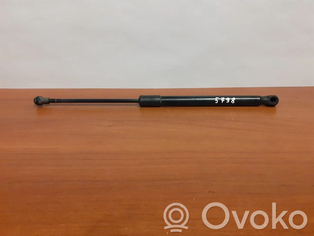 BMW 1 E81 E87 Amortizatorius variklio dangčio 