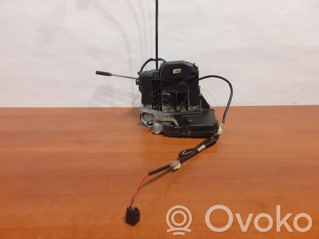 Mercedes-Benz C W203 Front door lock 