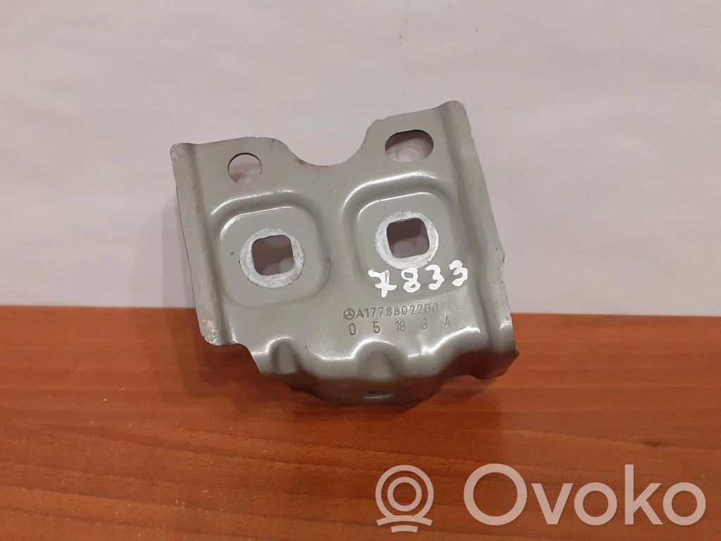 Mercedes-Benz A W177 Halterung Kotflügel 
