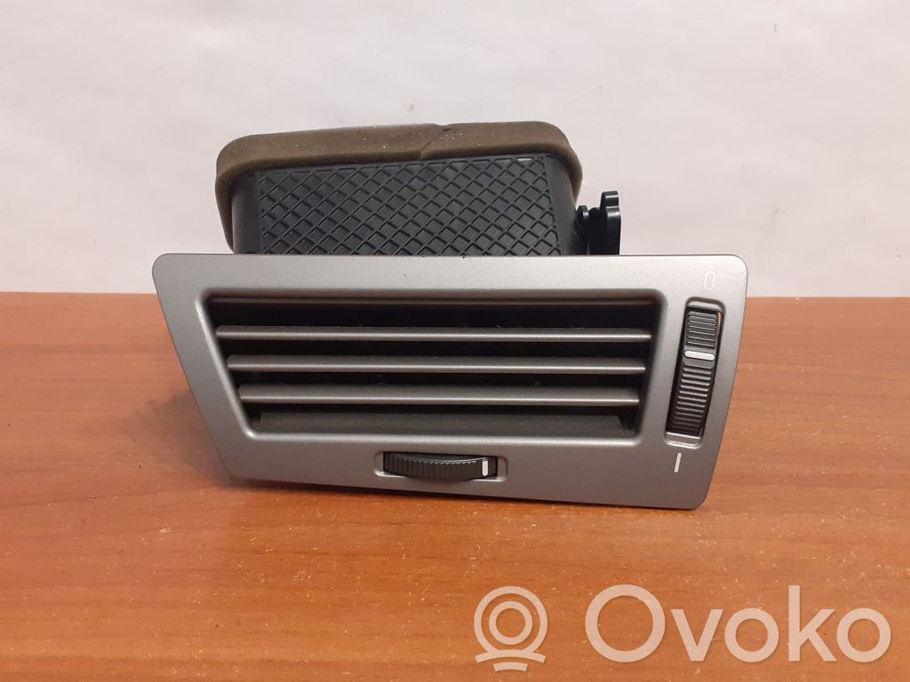 BMW 7 E65 E66 Lango oro grotelės 