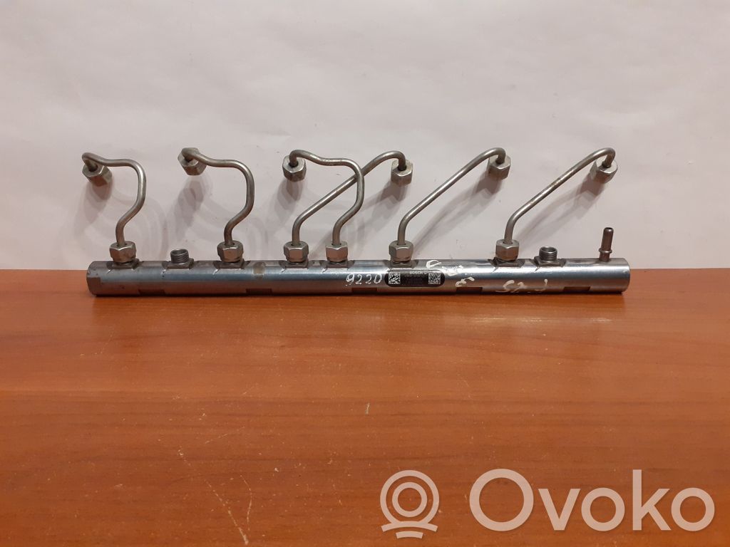 BMW X3 F25 Tubo principal de alimentación del combustible 