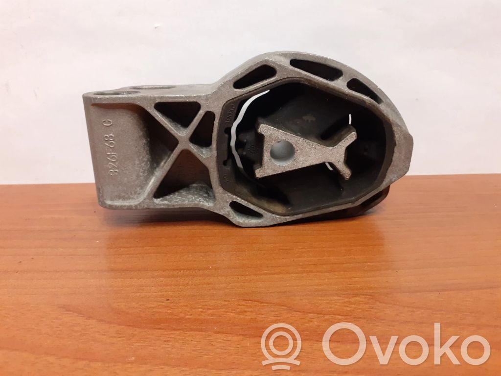 Volvo XC40 Engine mount bracket 