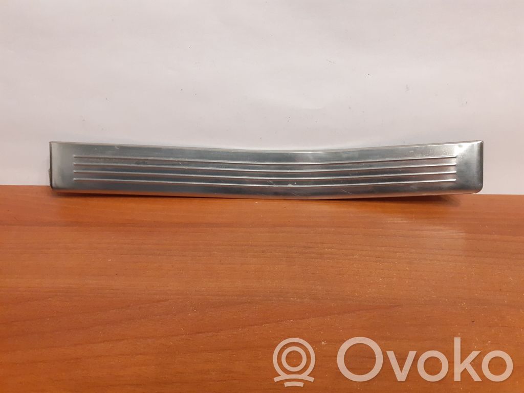 Mercedes-Benz E W212 Moldura del faldón trasero lateral 