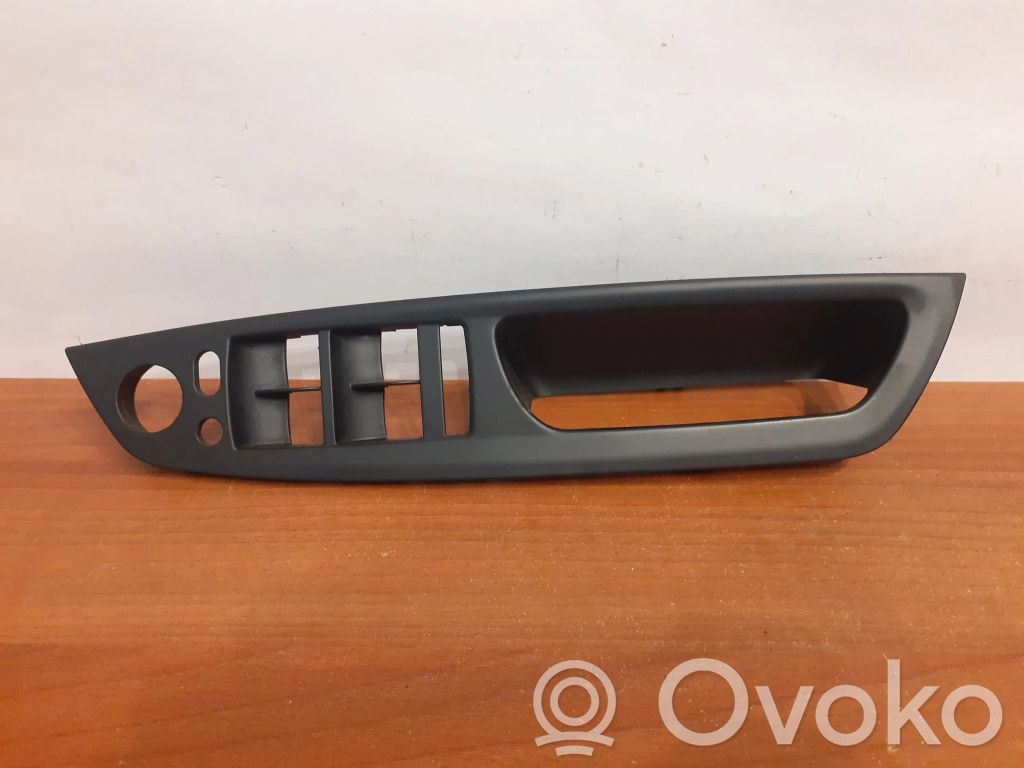 Electric window control switch   10749,5141713713805,0117186,7137138
