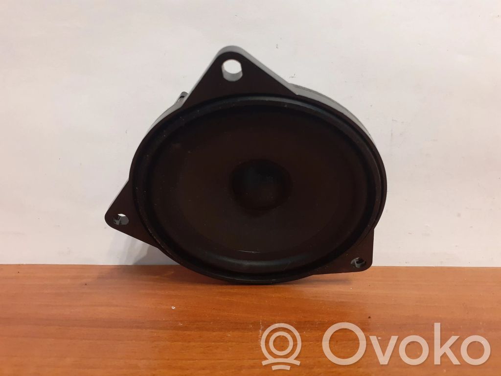 BMW X5 E70 Garsiakalbis (-iai) galinėse duryse 