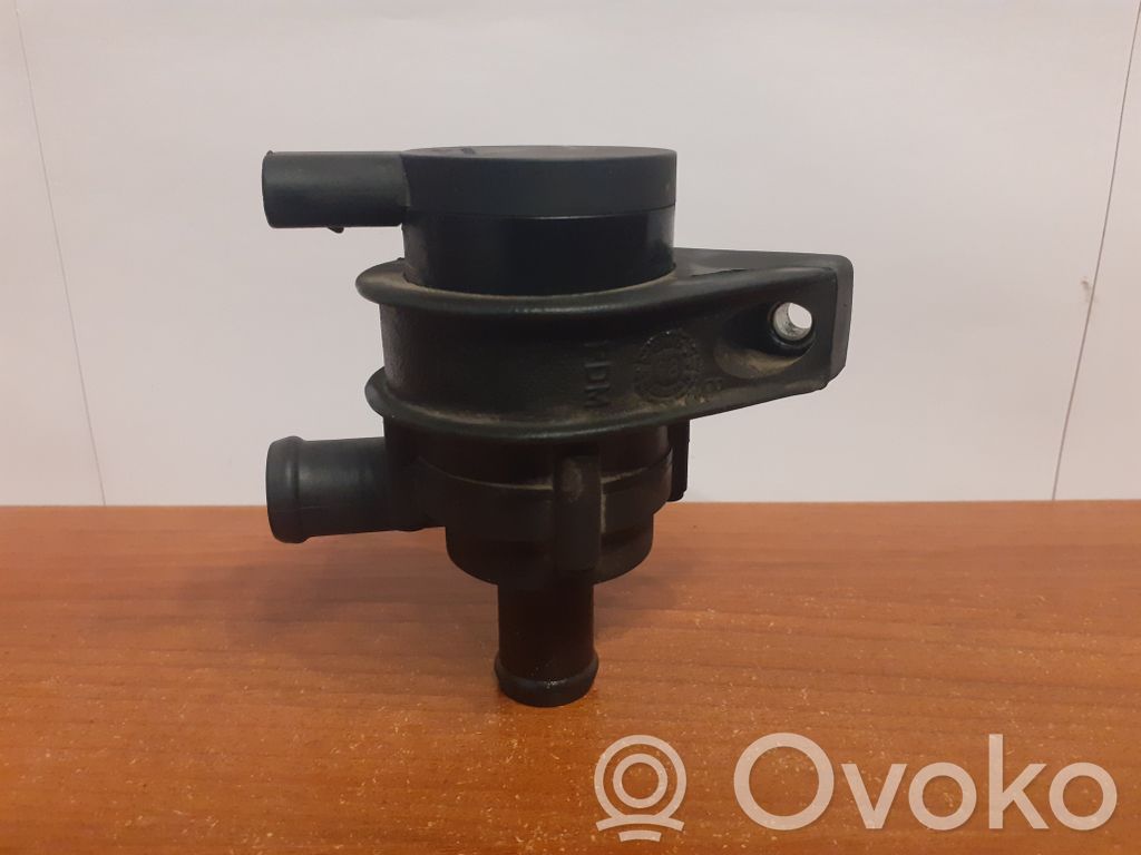 Volkswagen PASSAT B6 Water pump 