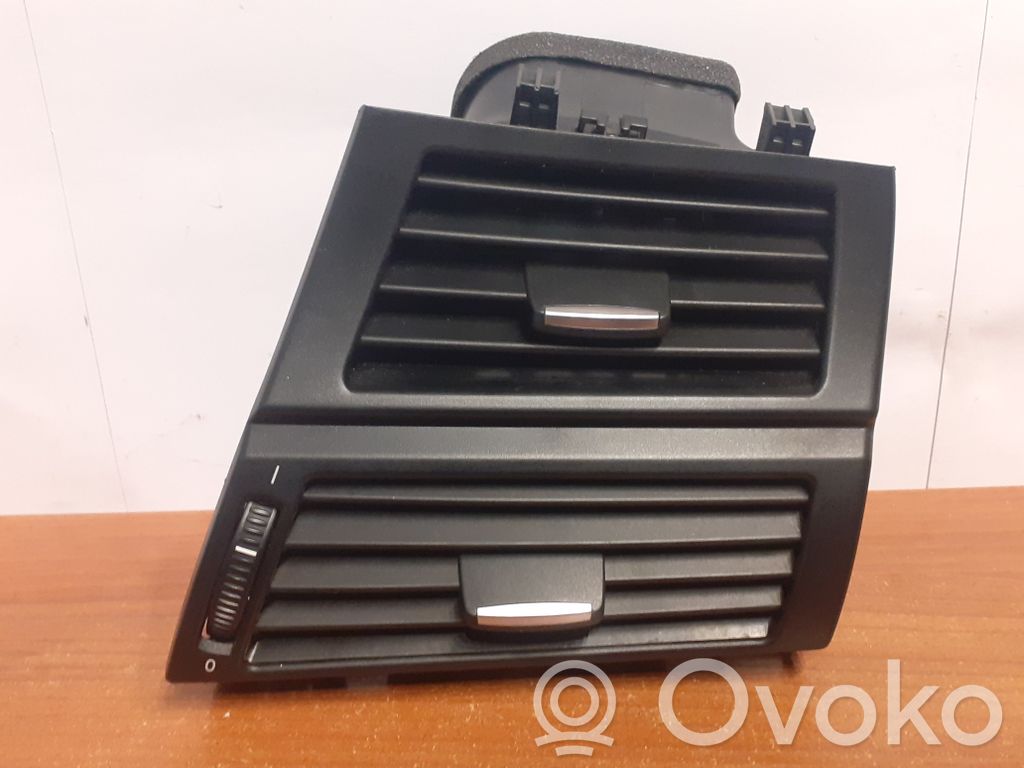 BMW X5 E70 Kojelaudan tuuletussuuttimen suojalista 